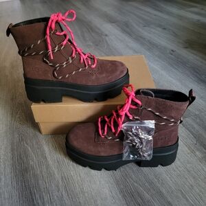 UGG  Brisbane Lace-up Boot